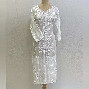 Fabric – Soft Cotton

Color – White

Length –  46 Inches

Neck type – Round Neck